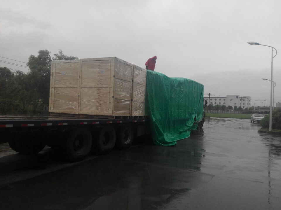 2017年6月北京2025澳门原料1688大全电气-雨中发货现场,一直以顾客服务为较好